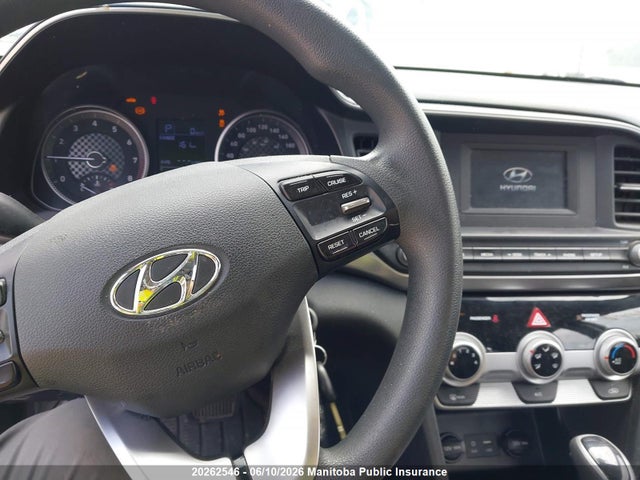 2019 Hyundai Elantra Essential მანქანა იყიდება აუქციონზე, vin: KMHD74LF3KU884611, აუქციონის ნომერი: 20262546