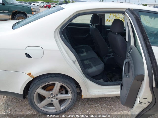 20262649 :رقم المزاد ، 3VWGM31K28M107870 vin ، 2008 Volkswagen Jetta 2.5 مزاد بيع