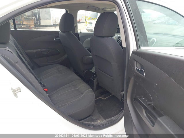 Chevrolet SONIC LS 2018 1G1JD5SH7J4133043 Image 8