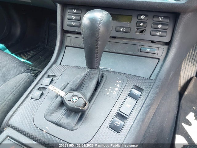 20263165 :رقم المزاد ، WBAET76020NJ68963 vin ، 2004 Bmw 318i مزاد بيع