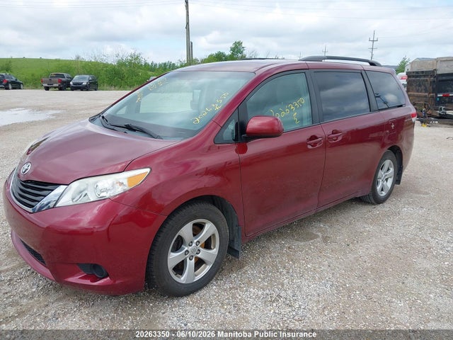 2013 Toyota Sienna Le V6 მანქანა იყიდება აუქციონზე, vin: 5TDKK3DC1DS343587, აუქციონის ნომერი: 20263350