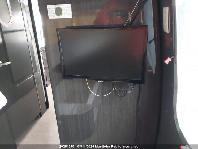 Air Stream Other 2014 1STJFYJ2XEJ529590 Image 13