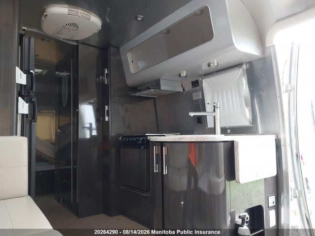 Air Stream Other 2014 1STJFYJ2XEJ529590 Image 5