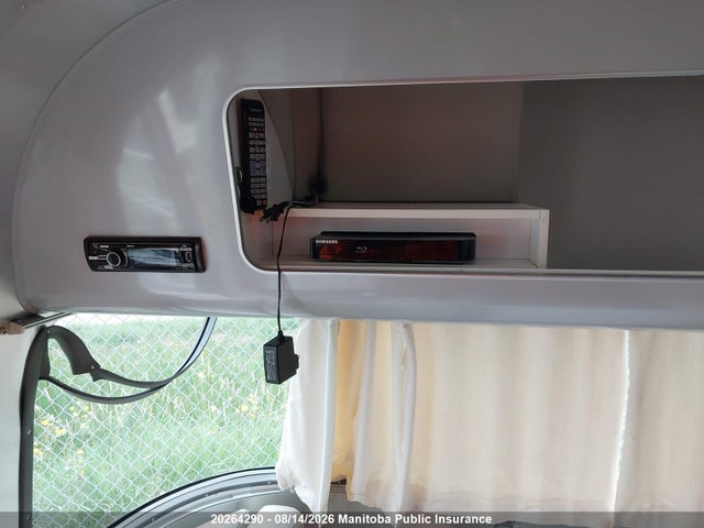 Air Stream Other 2014 1STJFYJ2XEJ529590 Image 7