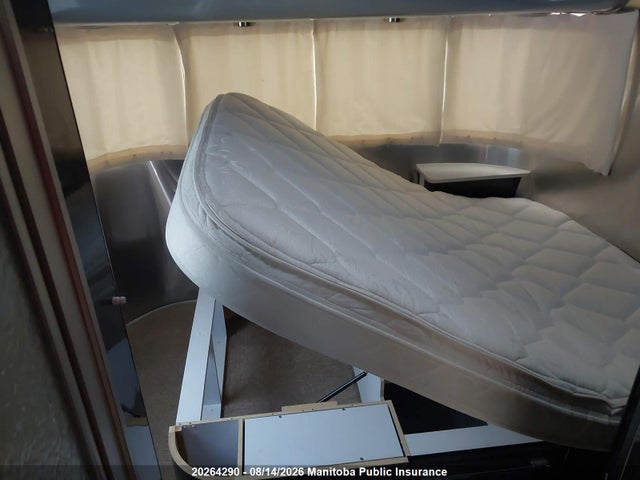Air Stream Other 2014 1STJFYJ2XEJ529590 Image 8
