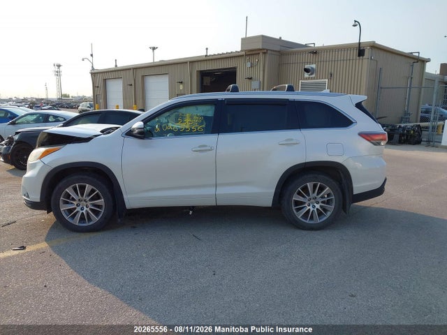 Продаж на аукціоні авто 2015 Toyota Highlander Xle V6, vin: 5TDJKRFH7FS127933, номер лоту: 20265556