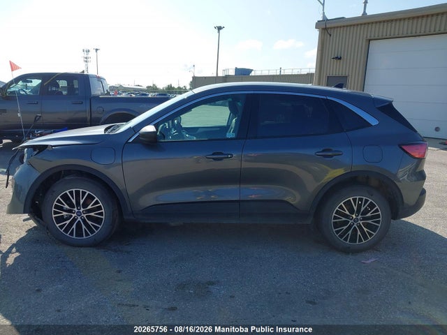 1FMCU0EZ8NUB55061 Ford Escape Se Hybrid