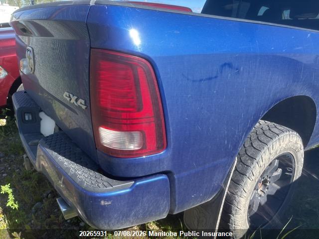1C6RR7UT4HS773801 Dodge Ram 1500 Sport Crew Cab