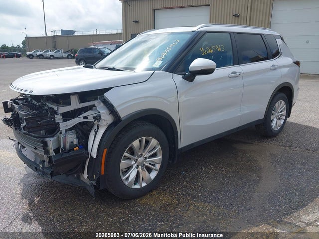 Mitsubishi Outlander Se 2025 JA4J4VA85SZ621544 Image 2