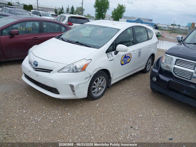 Toyota PRIUS V 2014 JTDZN3EU2E3311389 Image 2