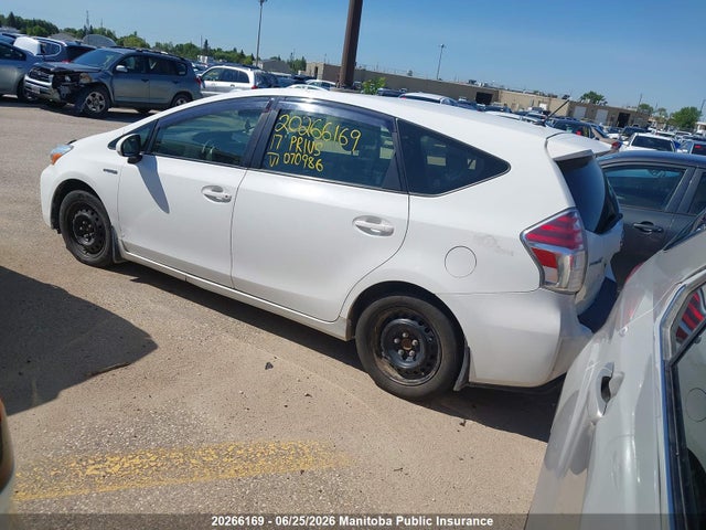 Toyota PRIUS V 2017 JTDZN3EU8HJ070986 Image 3