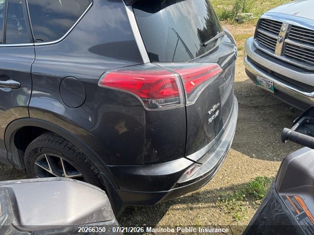 Toyota RAV4 SE 2017 2T3JFREV4HW637881 Image 3