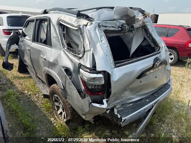 Продажа на аукционе авто 2024 Toyota 4runner V6, vin: JTERU5JR7R6304969, номер лота: 20266372