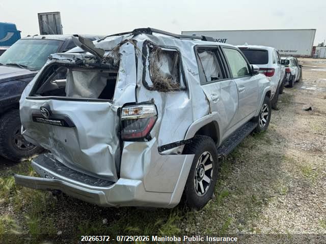 Продажа на аукционе авто 2024 Toyota 4runner V6, vin: JTERU5JR7R6304969, номер лота: 20266372