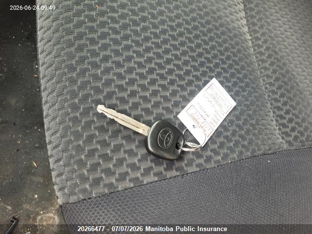 20266477 :رقم المزاد ، 2T1KR32E75C880958 vin ، 2005 Toyota Matrix مزاد بيع