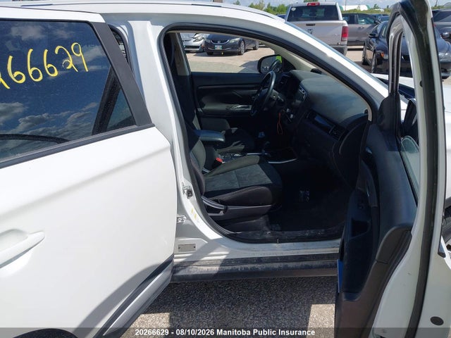 20266629 :رقم المزاد ، JA4AZ2A32LZ605372 vin ، 2020 Mitsubishi Outlander Es مزاد بيع