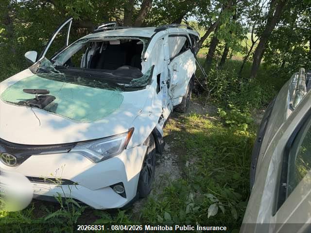 Toyota RAV4 LE 2018 2T3BFREV7JW786313 Image 2