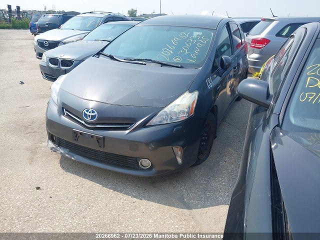 Toyota PRIUS V 2014 JTDZN3EU7E3306334 Image 2
