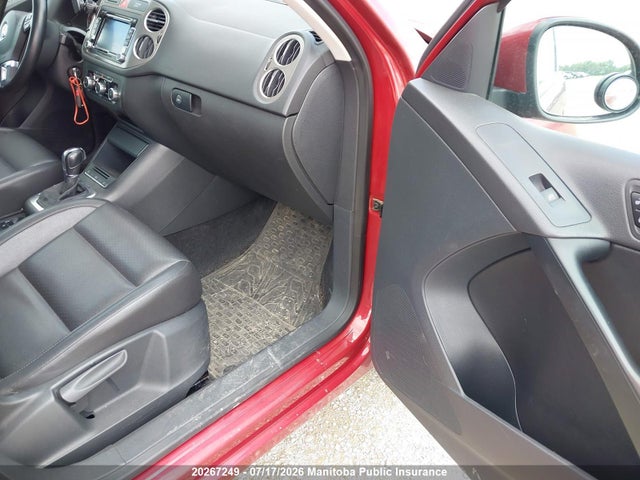 2011 Volkswagen Tiguan 2.0 Tsi მანქანა იყიდება აუქციონზე, vin: WVGBV7AXXBW000677, აუქციონის ნომერი: 20267249