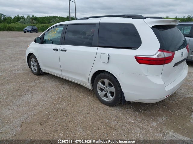 2015 Toyota Sienna Se V6 მანქანა იყიდება აუქციონზე, vin: 5TDZK3DC8FS590011, აუქციონის ნომერი: 20267311