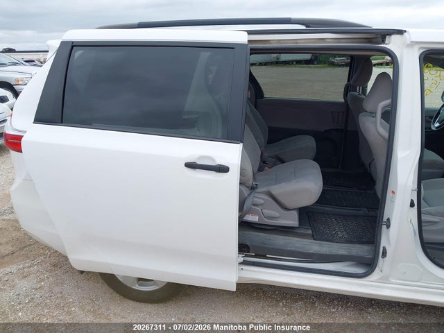 2015 Toyota Sienna Se V6 მანქანა იყიდება აუქციონზე, vin: 5TDZK3DC8FS590011, აუქციონის ნომერი: 20267311