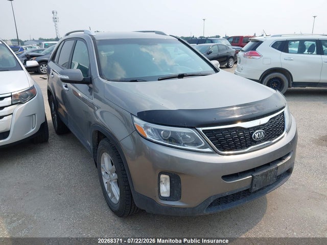 20268371 :رقم المزاد ، 5XYKTDA79FG586400 vin ، 2015 Kia Sorento Lx V6 مزاد بيع