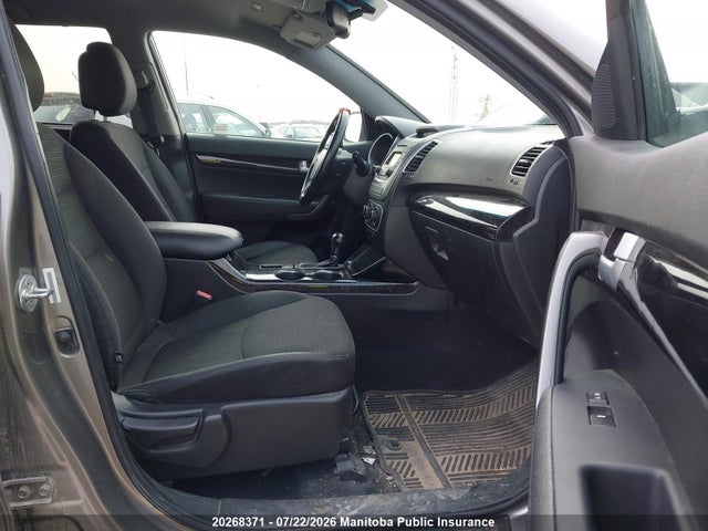 20268371 :رقم المزاد ، 5XYKTDA79FG586400 vin ، 2015 Kia Sorento Lx V6 مزاد بيع