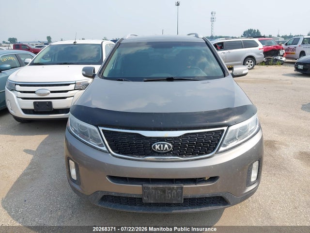 20268371 :رقم المزاد ، 5XYKTDA79FG586400 vin ، 2015 Kia Sorento Lx V6 مزاد بيع