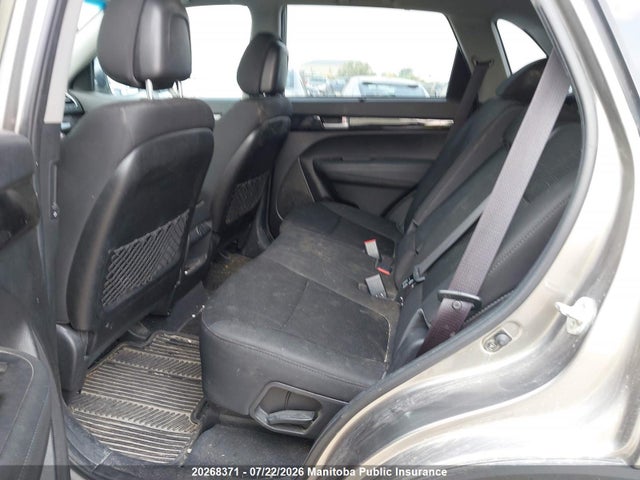 20268371 :رقم المزاد ، 5XYKTDA79FG586400 vin ، 2015 Kia Sorento Lx V6 مزاد بيع