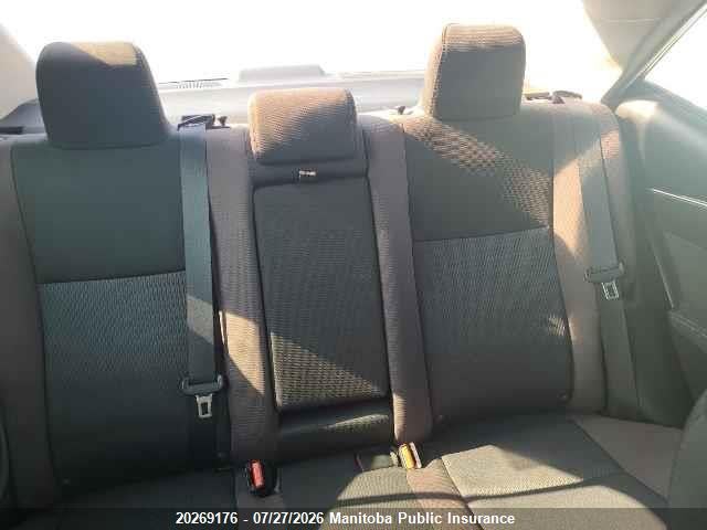 2T1BURHE5JC058615 Toyota COROLLA LE