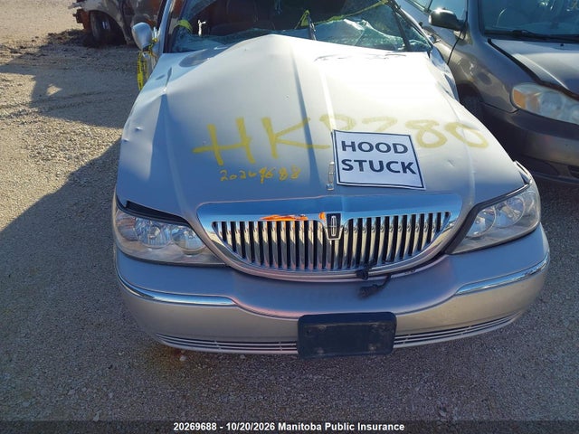 Продажа на аукционе авто 2009 Lincoln Town Car Signature Limited, vin: 2LNHM82V79X631403, номер лота: 20269688