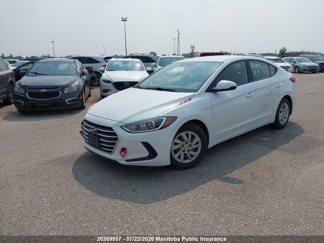 Hyundai Elantra Le 2018 5NPD74LF3JH233010 Image 2