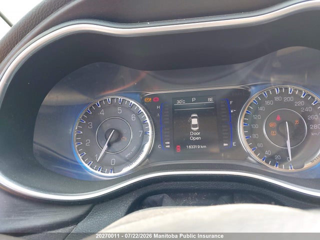 Продажа на аукционе авто 2015 Chrysler 200 Limited V6, vin: 1C3CCCAG2FN740148, номер лота: 20270011