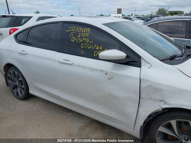 20270109 :رقم المزاد ، 1C3CCCDG0FN592982 vin ، 2015 Chrysler 200 S V6 مزاد بيع