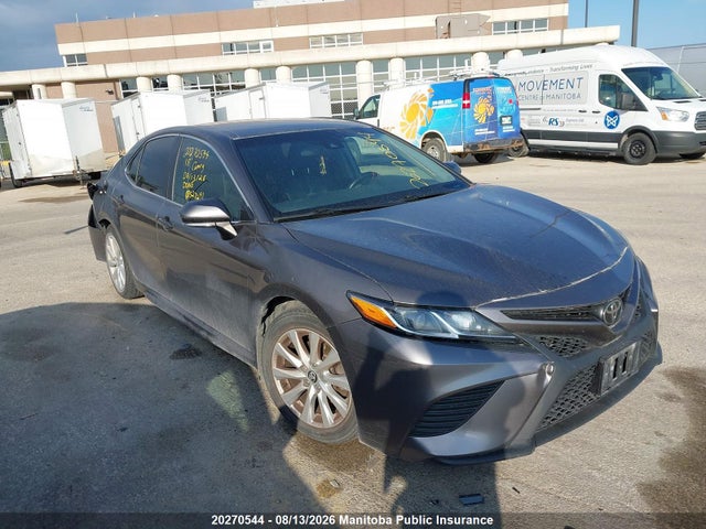 20270544 :رقم المزاد ، 4T1B11HK8JU527291 vin ، 2018 Toyota Camry L/le/xle/se/xse مزاد بيع