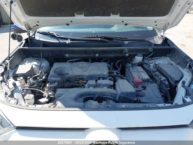 2T3B1RFV0NW263945 Toyota RAV4 LE
