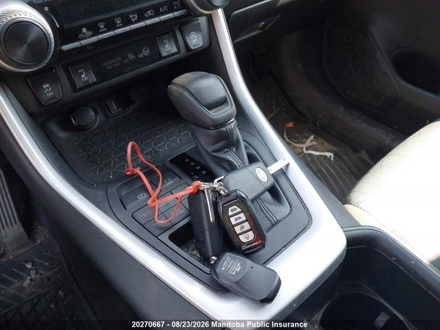 2T3B1RFV0NW263945 Toyota RAV4 LE