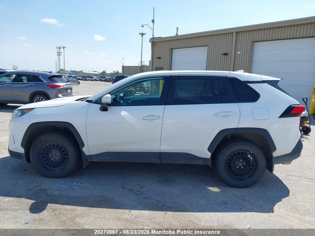 2T3B1RFV0NW263945 Toyota RAV4 LE