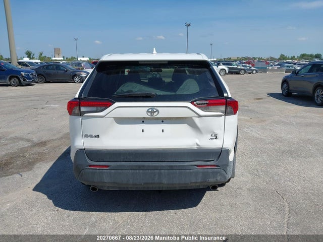 2T3B1RFV0NW263945 Toyota RAV4 LE