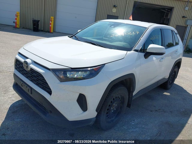 2T3B1RFV0NW263945 Toyota RAV4 LE