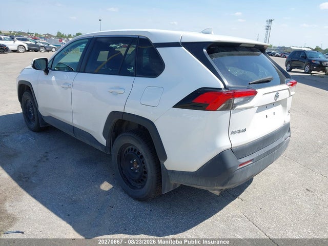 2T3B1RFV0NW263945 Toyota RAV4 LE