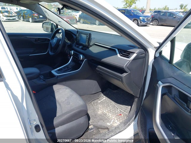 2T3B1RFV0NW263945 Toyota RAV4 LE