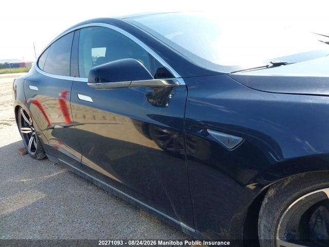 20271093 :رقم المزاد ، 5YJSA1CNXDFP19721 vin ، 2013 Tesla Model S 85 مزاد بيع