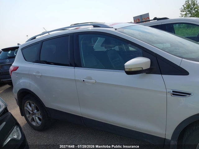 20271648 :رقم المزاد ، 1FMCU9J99GUA15940 vin ، 2016 Ford Escape Titanium مزاد بيع