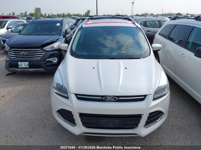 20271648 :رقم المزاد ، 1FMCU9J99GUA15940 vin ، 2016 Ford Escape Titanium مزاد بيع