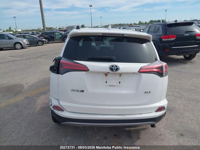 20272731 :رقم المزاد ، 2T3WFREV6JW456230 vin ، 2018 Toyota Rav4 Xle مزاد بيع