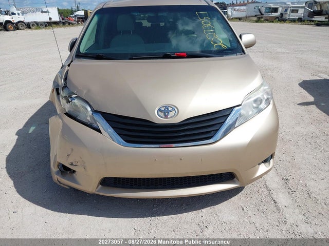 20273057 :رقم المزاد ، 5TDKK3DC2CS218001 vin ، 2012 Toyota Sienna Se V6 مزاد بيع