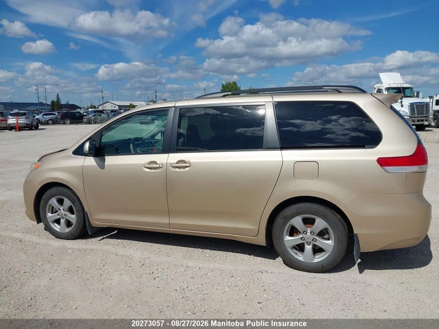20273057 :رقم المزاد ، 5TDKK3DC2CS218001 vin ، 2012 Toyota Sienna Se V6 مزاد بيع