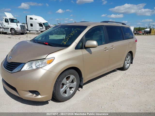 20273057 :رقم المزاد ، 5TDKK3DC2CS218001 vin ، 2012 Toyota Sienna Se V6 مزاد بيع
