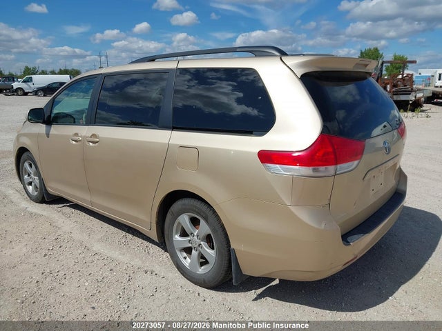 20273057 :رقم المزاد ، 5TDKK3DC2CS218001 vin ، 2012 Toyota Sienna Se V6 مزاد بيع